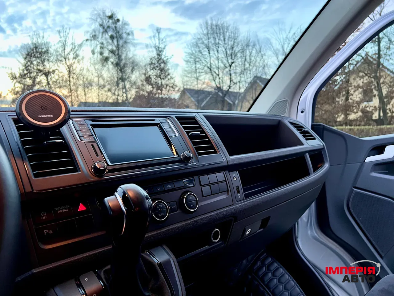 Volkswagen Caravelle - фото 21