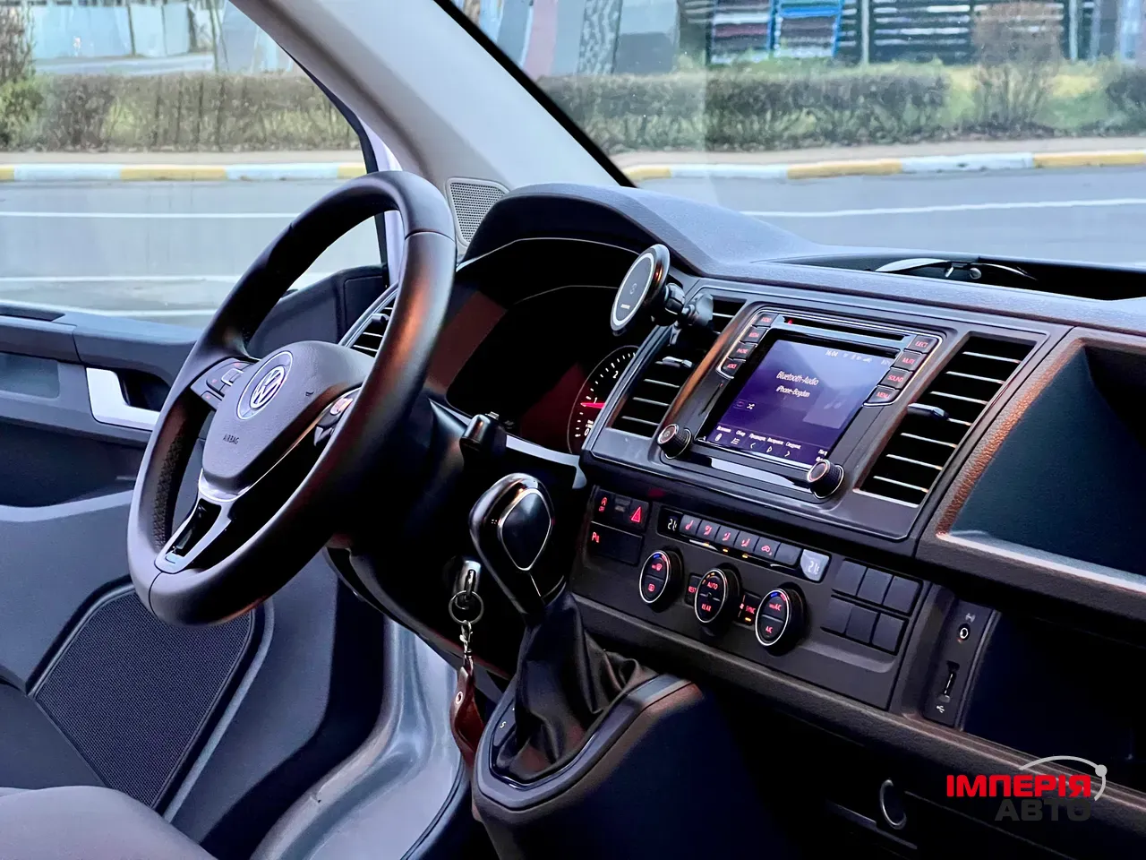 Volkswagen Caravelle - фото 16