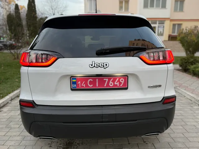 Jeep Cherokee - фото 3