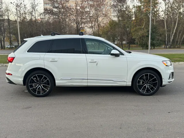 Audi Q7 - фото 5