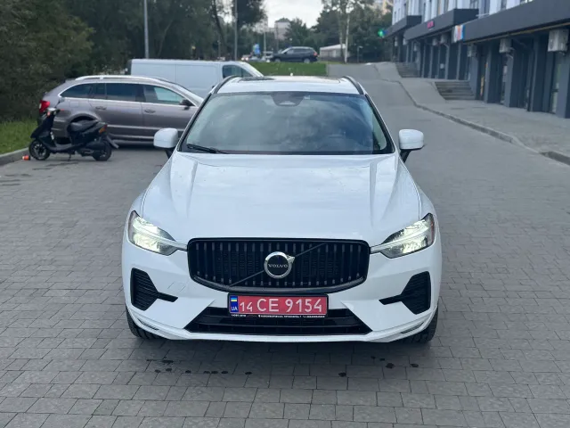 Volvo XC60 - фото 1