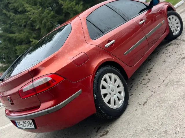 Renault Laguna - фото 4