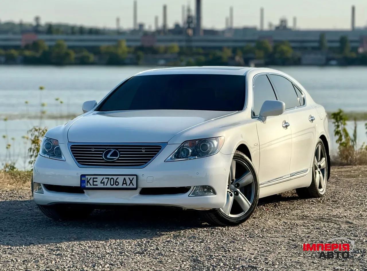 Lexus LS - фото 6