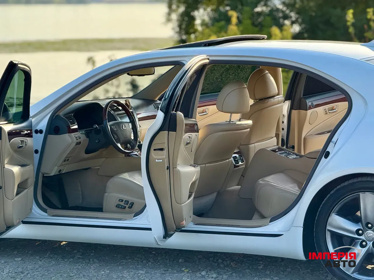 Lexus LS - фото 3