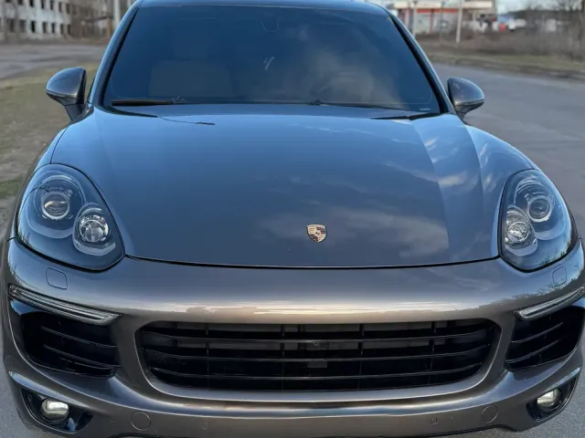 Porsche Cayenne - фото 1