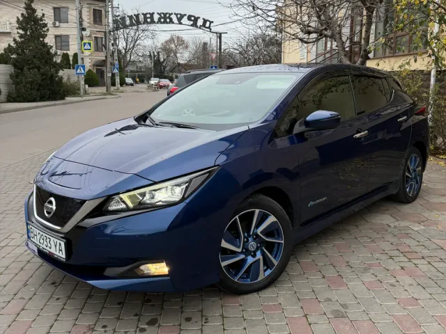 Nissan Leaf - фото 1