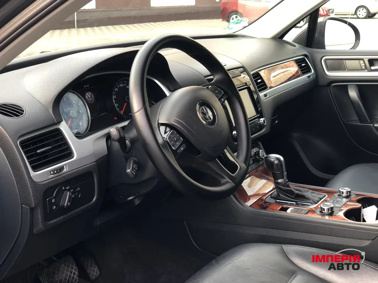 Volkswagen Touareg - фото 10