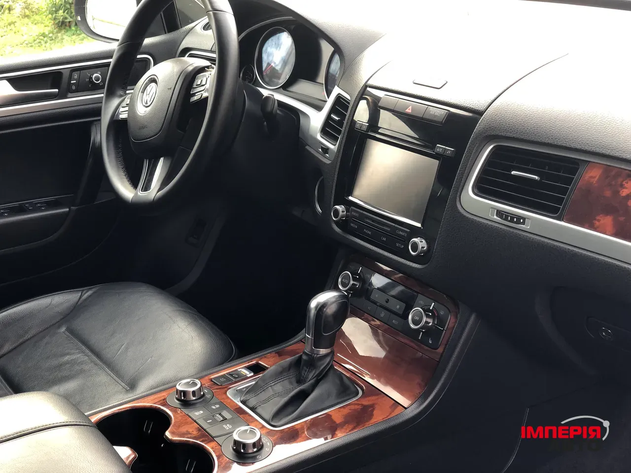 Volkswagen Touareg - фото 13