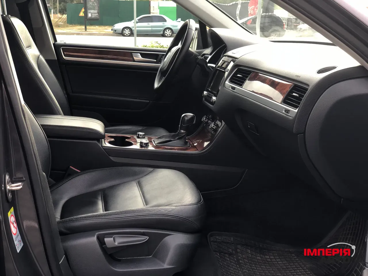 Volkswagen Touareg - фото 11