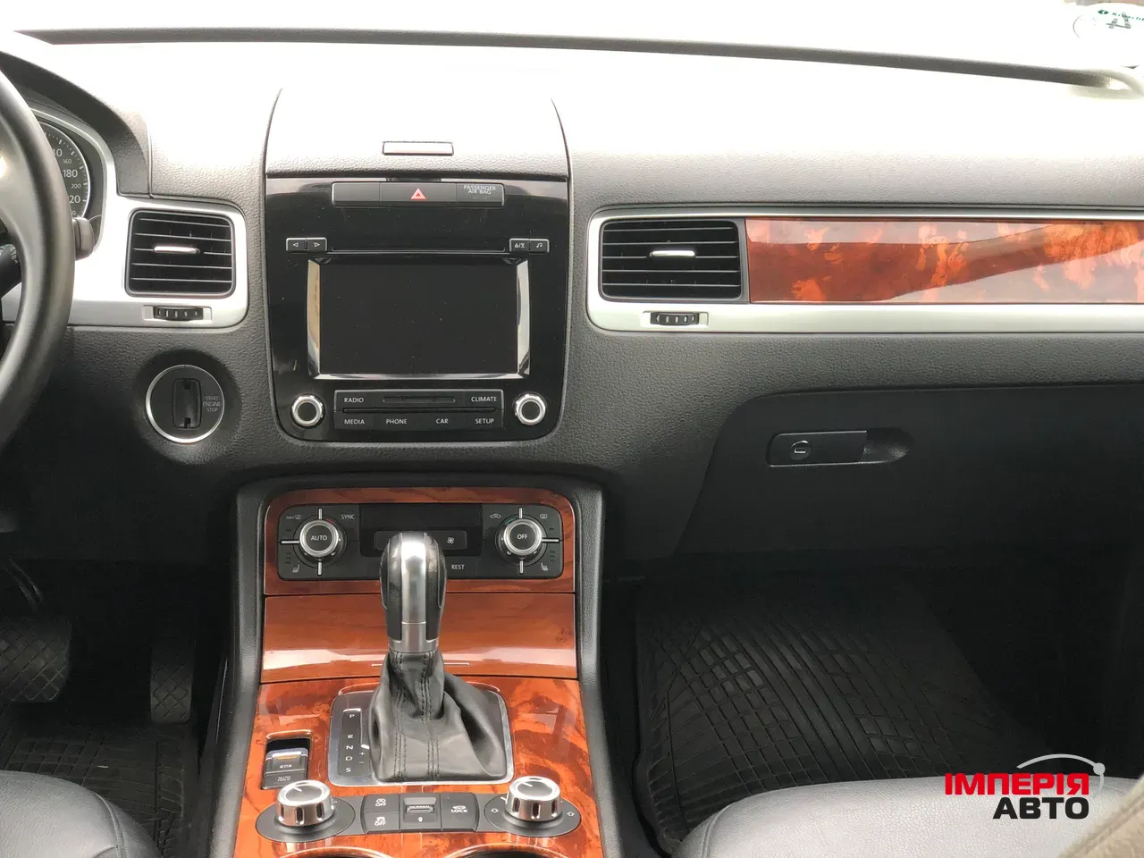 Volkswagen Touareg - фото 6