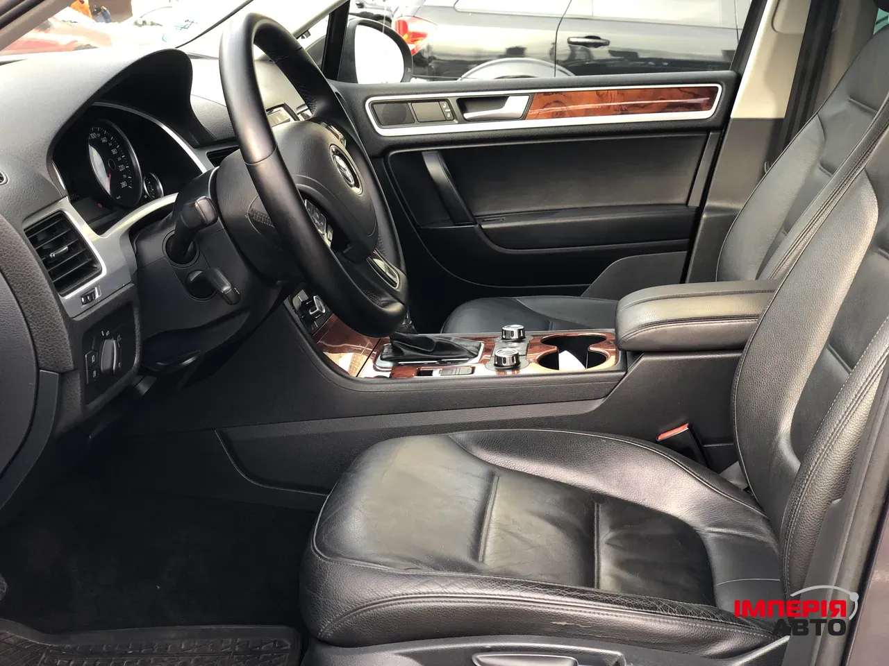 Volkswagen Touareg - фото 9