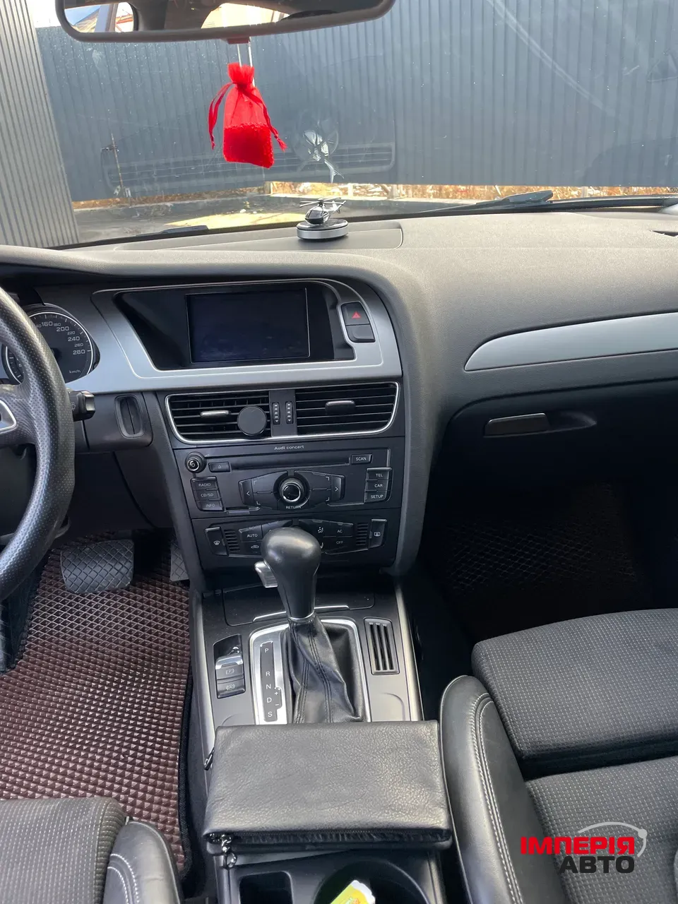 Audi A4 - фото 12