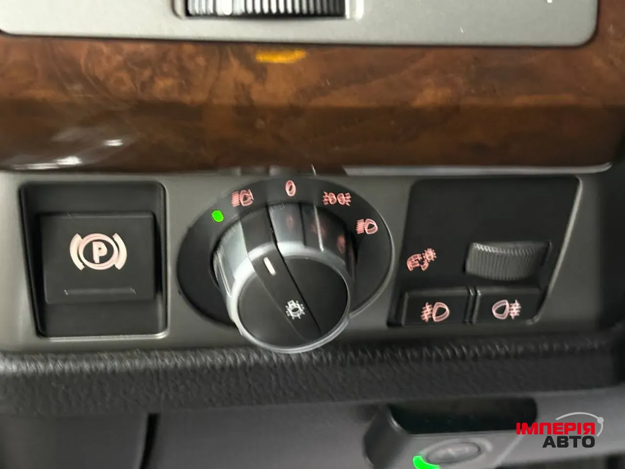 BMW 7 серії - фото 12