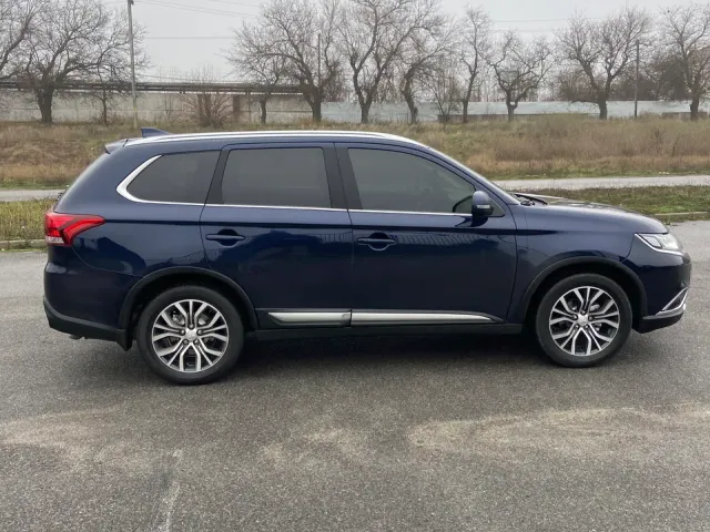 Mitsubishi Outlander - фото 3