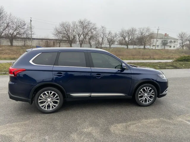 Mitsubishi Outlander - фото 4