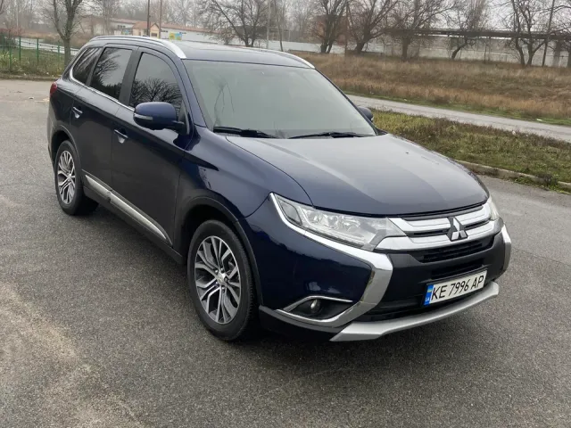 Mitsubishi Outlander - фото 1