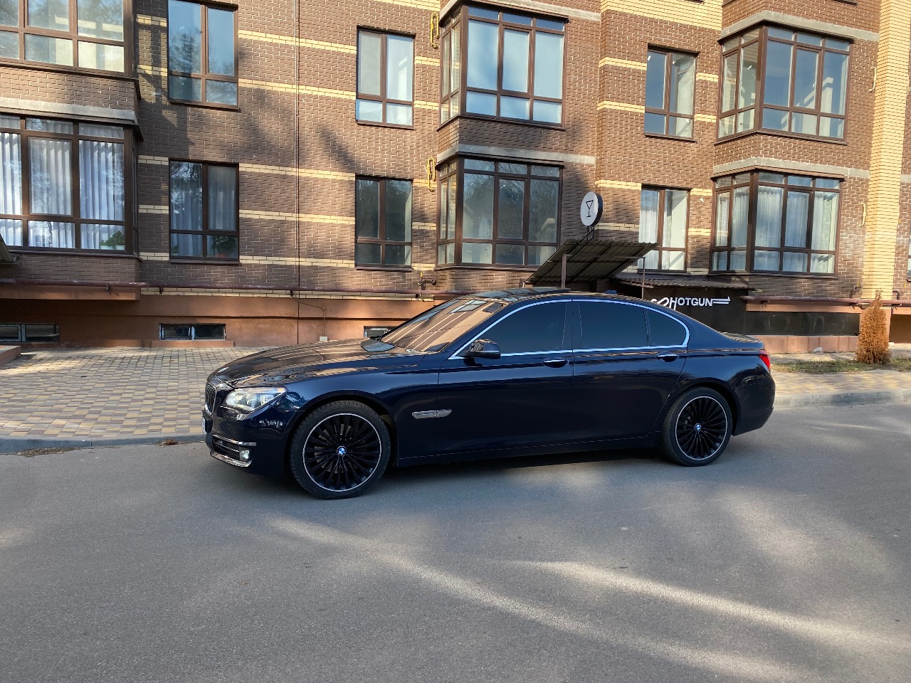 BMW 7 серії - фото 25