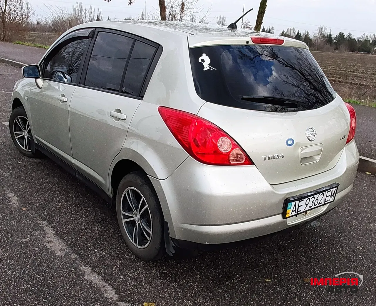 Nissan Tiida - фото 2