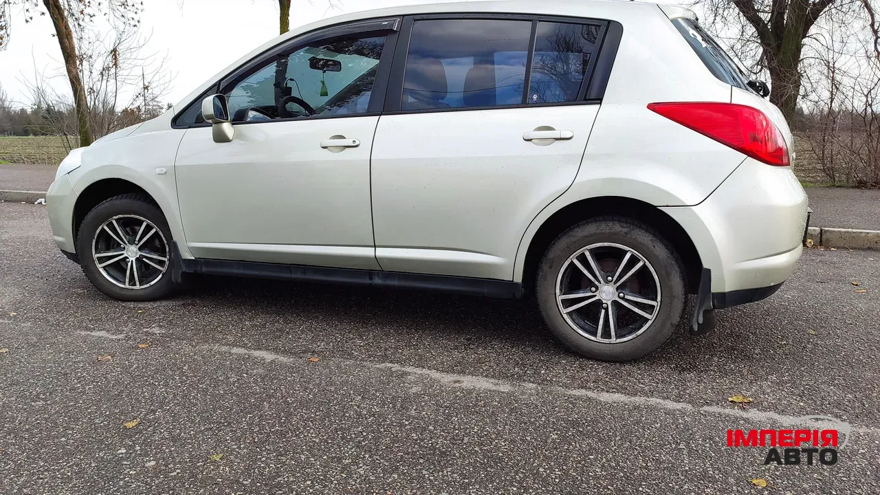 Nissan Tiida - фото 7