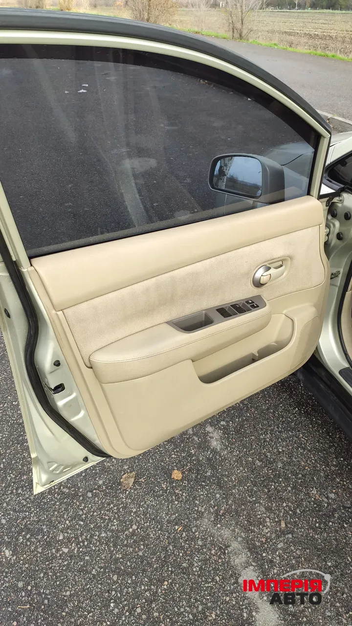 Nissan Tiida - фото 10