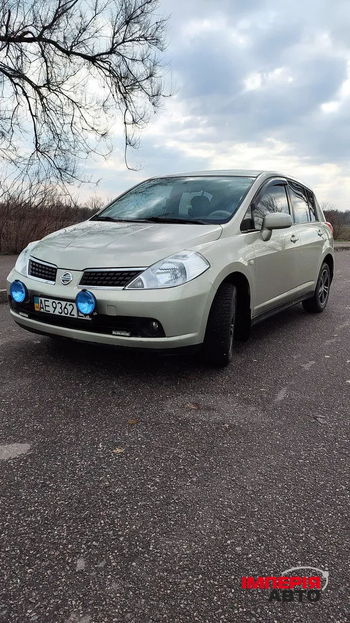 Nissan Tiida - фото 1