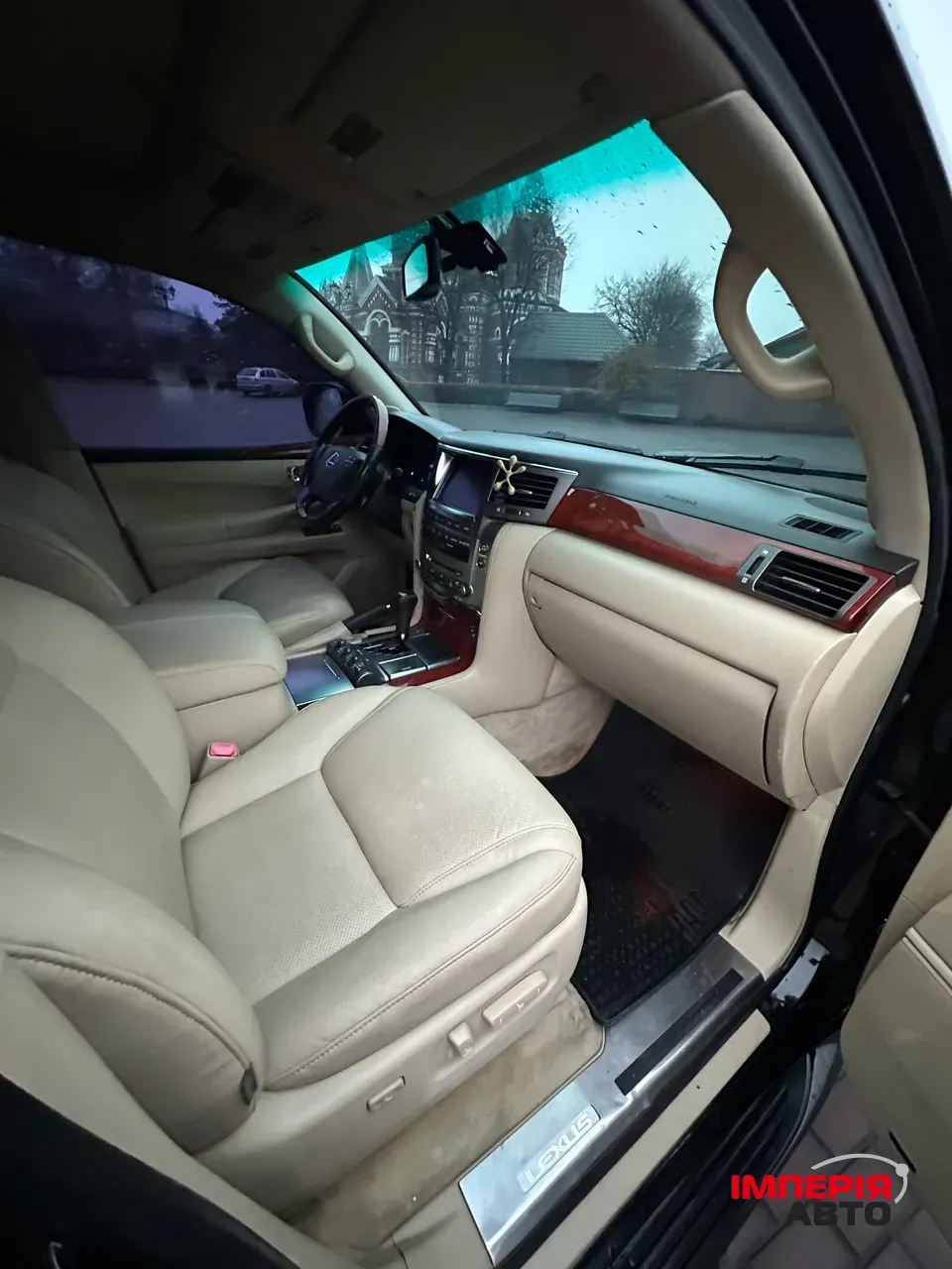 Lexus LX - фото 12