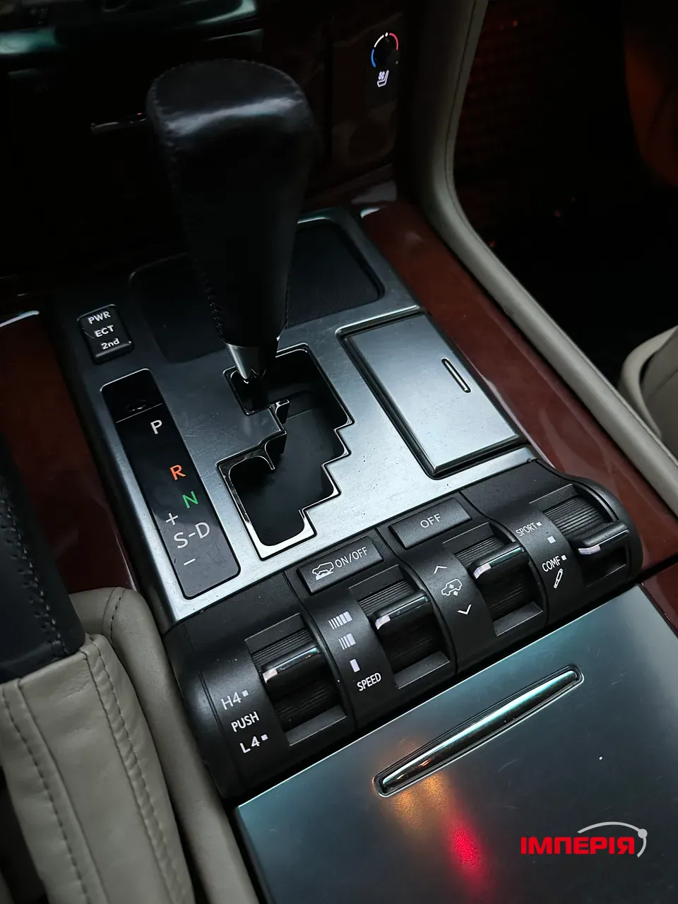 Lexus LX - фото 24