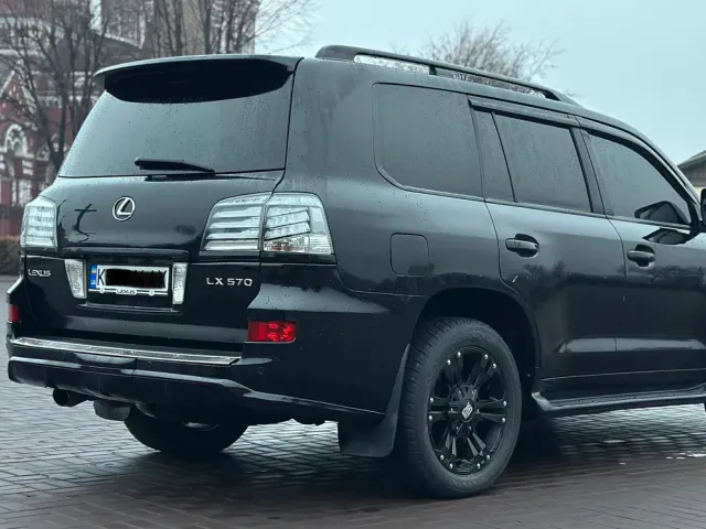 Lexus LX - фото 5