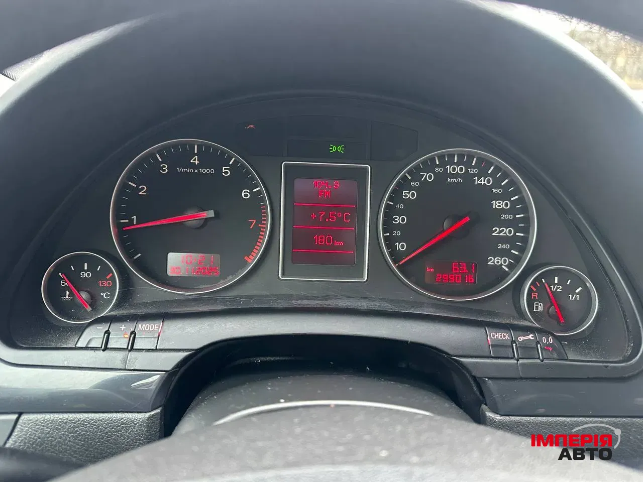 Audi A4 - фото 9