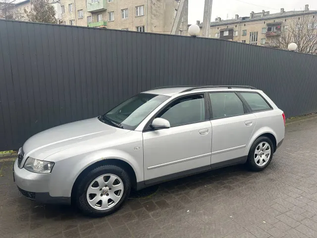 Audi A4 - фото 1