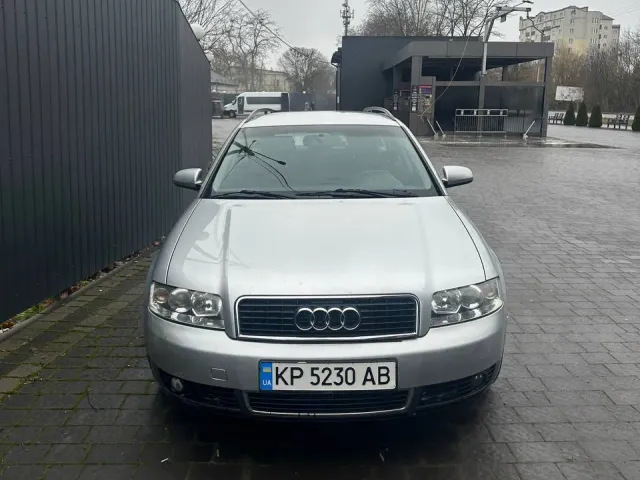 Audi A4 - фото 4