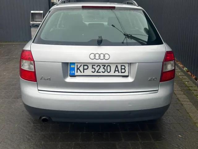 Audi A4 - фото 2