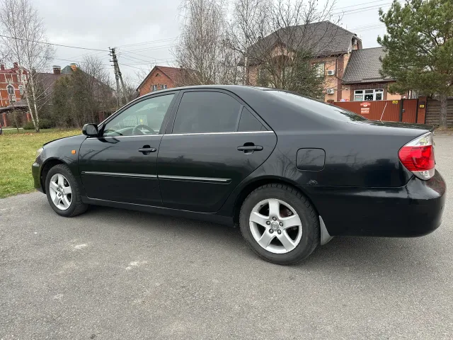 Toyota Camry - фото 2