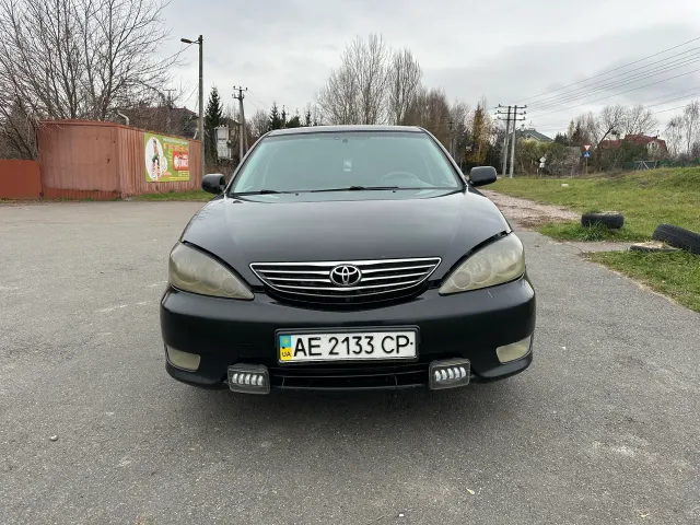Toyota Camry - фото 1