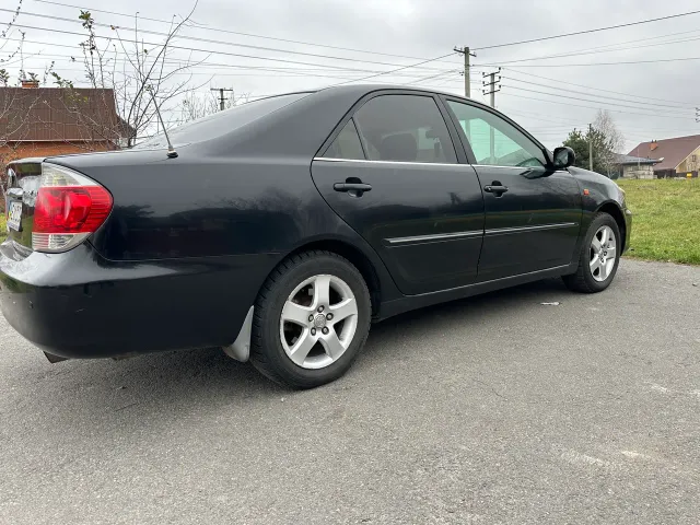 Toyota Camry - фото 3