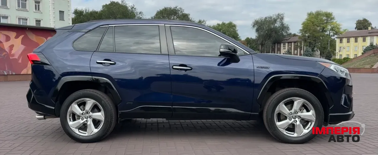 Toyota RAV4 - фото 4