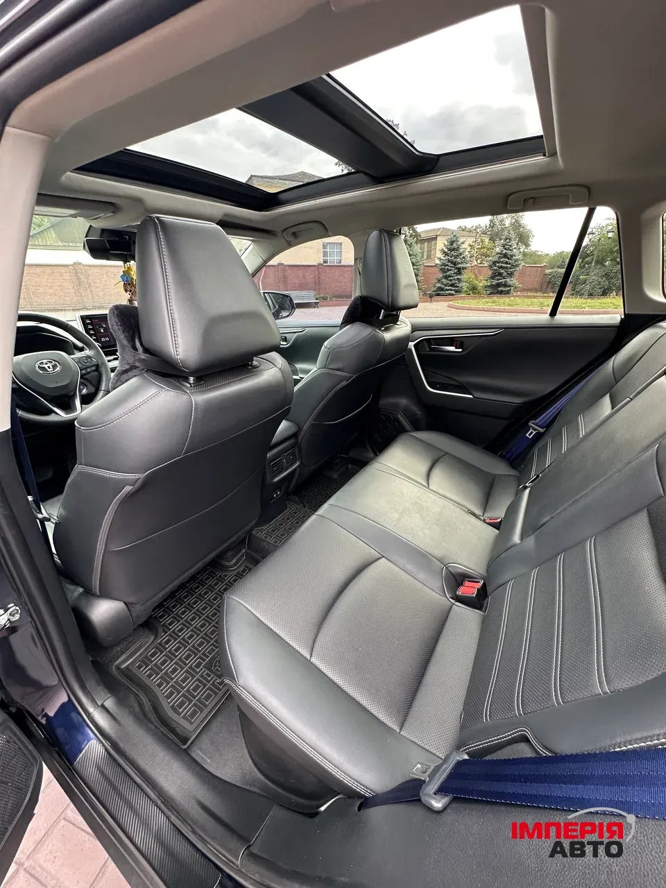 Toyota RAV4 - фото 10