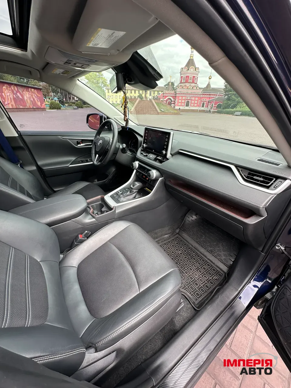 Toyota RAV4 - фото 12