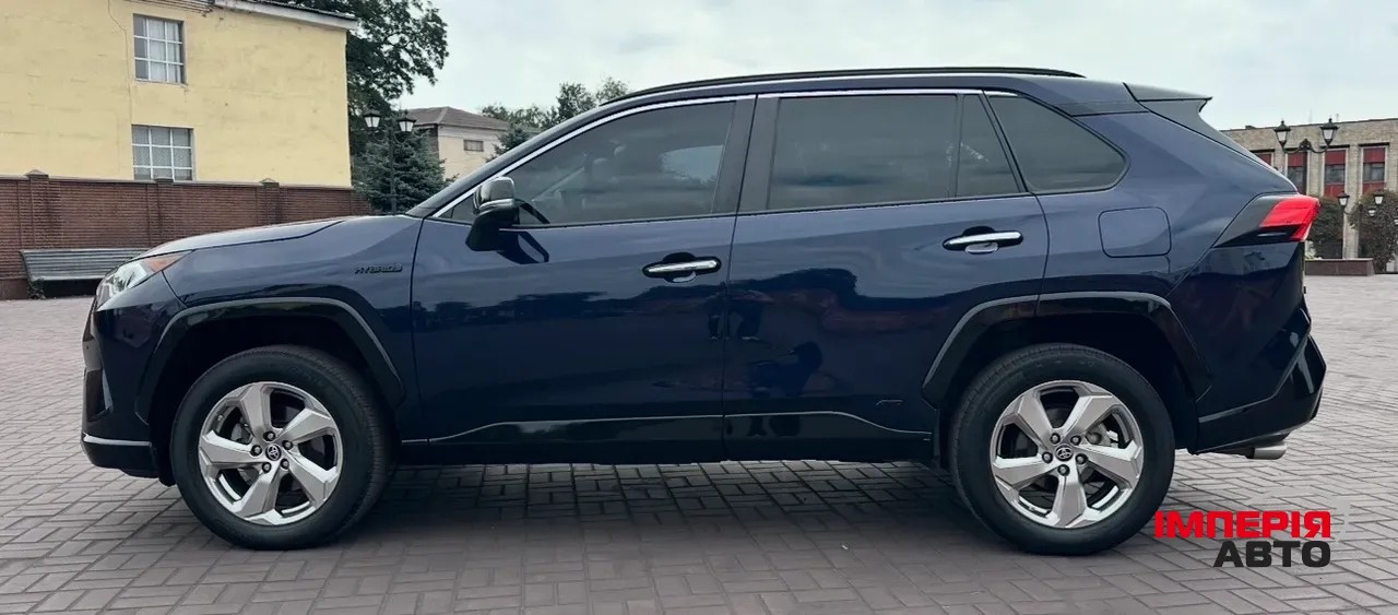 Toyota RAV4 - фото 8