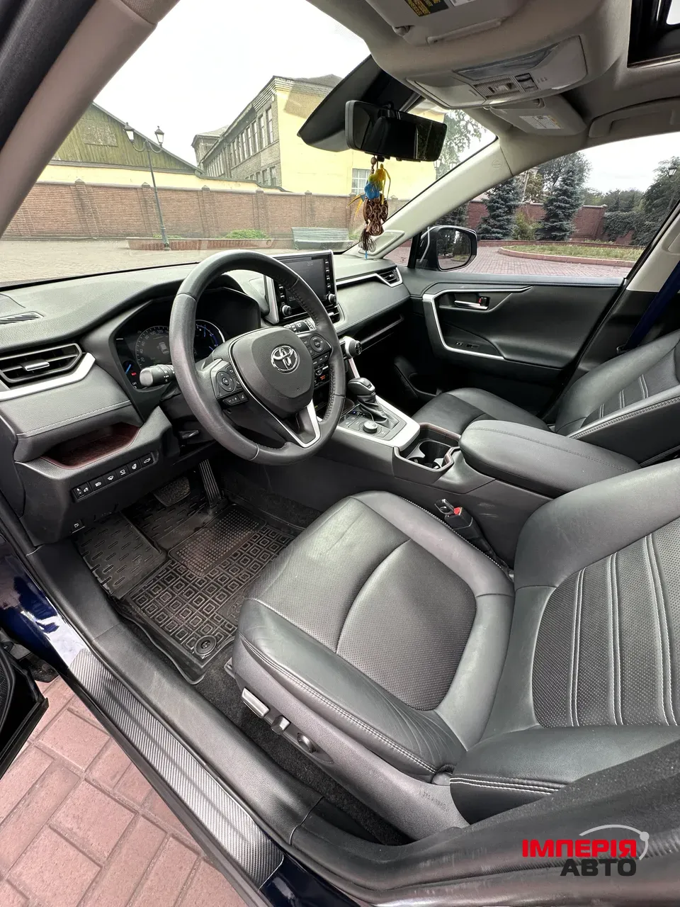 Toyota RAV4 - фото 9