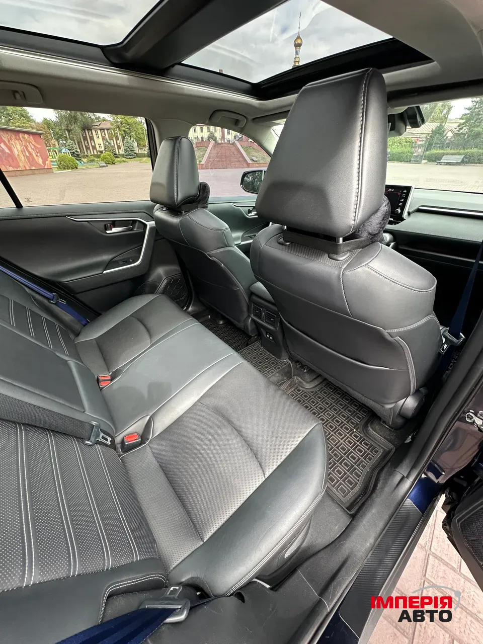 Toyota RAV4 - фото 11