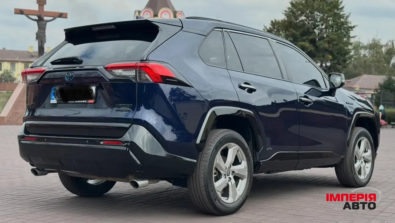 Toyota RAV4 - фото 5