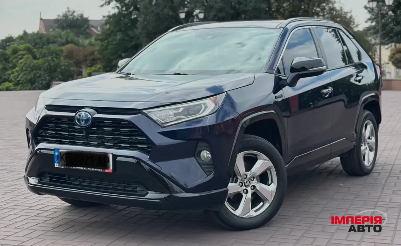 Toyota RAV4 - фото 1