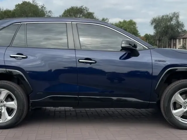 Toyota RAV4 - фото 4