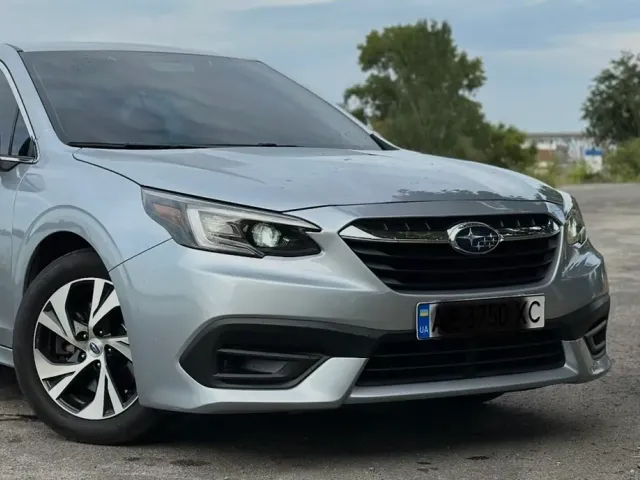 Subaru Legacy - фото 2