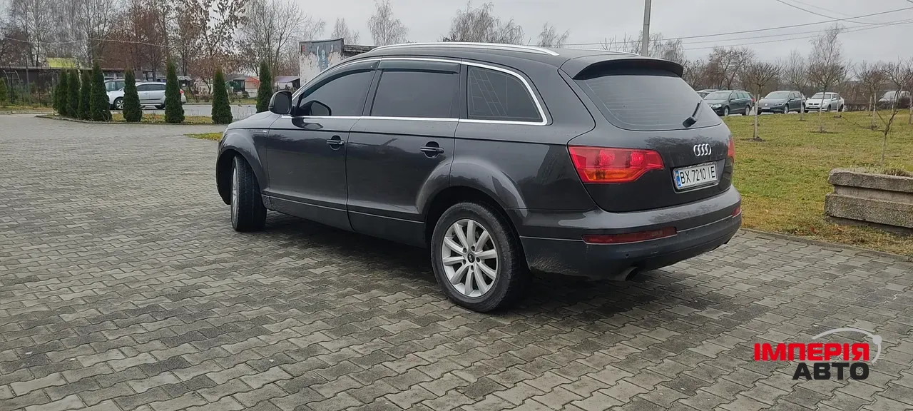 Audi Q7 - фото 9