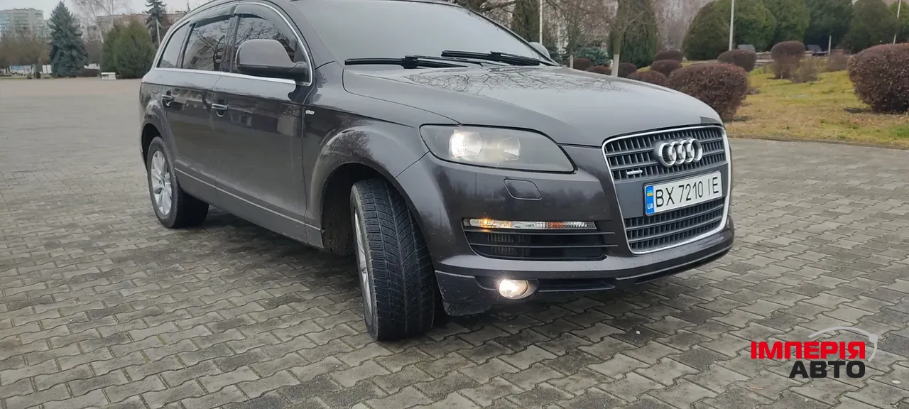 Audi Q7 - фото 13