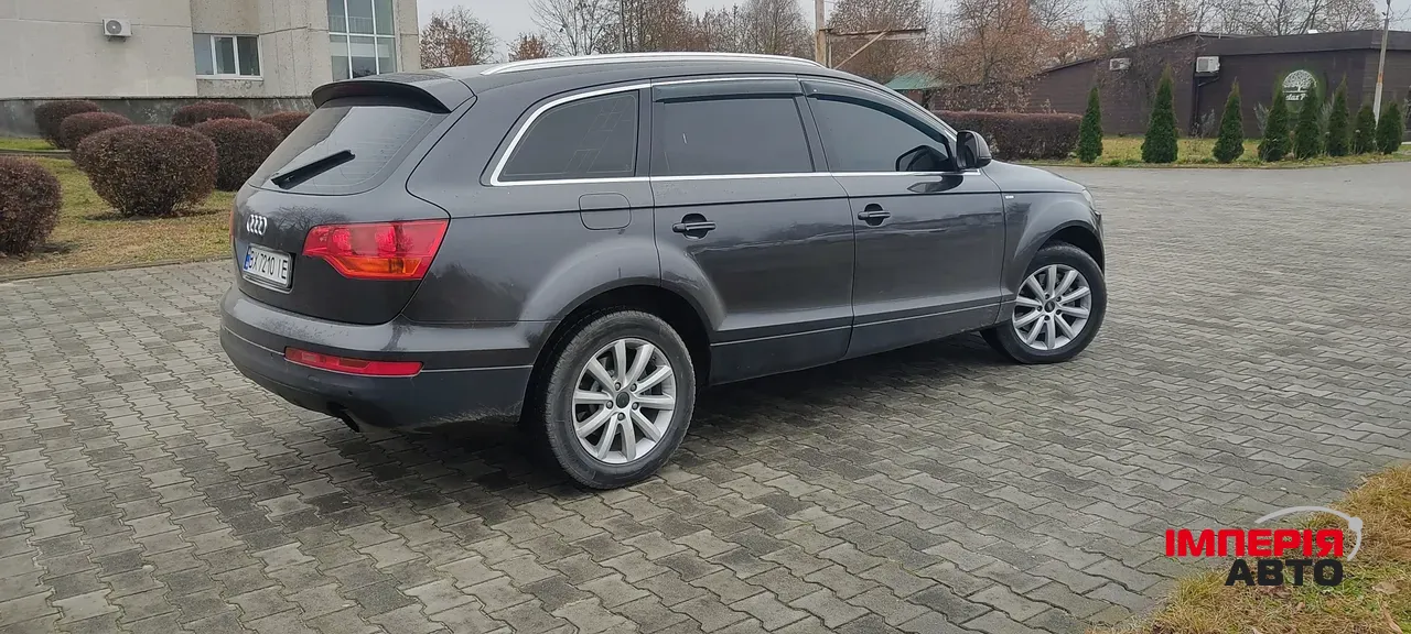 Audi Q7 - фото 10