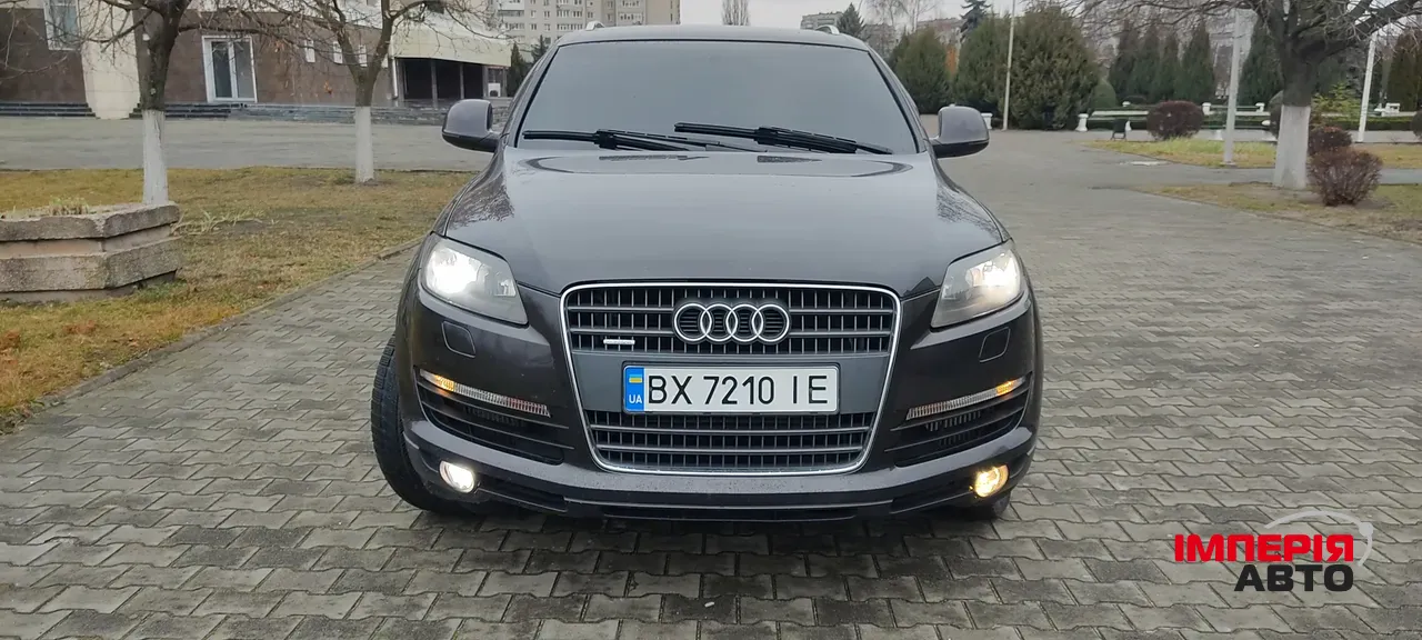 Audi Q7 - фото 14