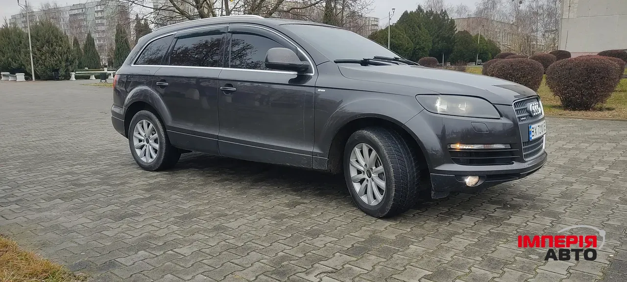 Audi Q7 - фото 12
